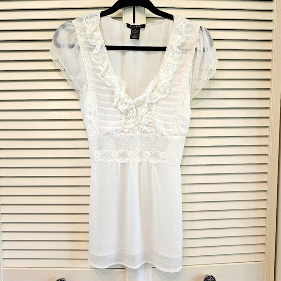Sunny Taylor Tops - NWT Sunny Taylor Blouse White with Lace Trim and Accents